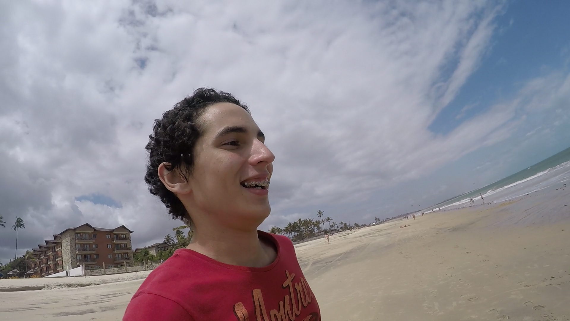 http://videos.introcdc.com/Canal/Vlogs/CPPP/Aventuras aleatoria praia/GOPR3166.00_02_12_45.Quadro006.png